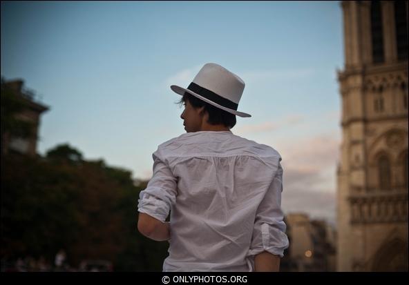 Dîner en blanc 2011. Esplanade Notre-Dame. Paris diner-en-blanc-paris-018