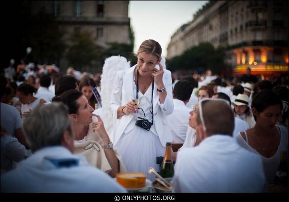 Dîner en blanc 2011. Esplanade Notre-Dame. Paris diner-en-blanc-paris-023