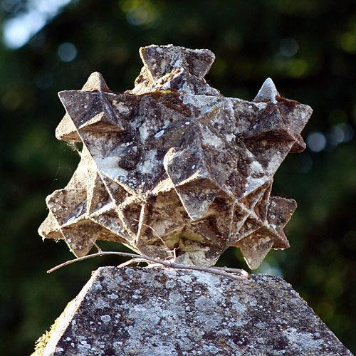 Un polyèdre à Montabon (72) Un polyèdre à Montabon (72)