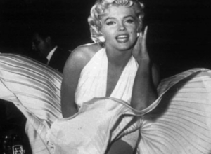 La célèbre robe blanche de Marylin Monroe vendue 4,6 millions de dollars