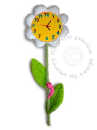 horloge-fleur-à-la-chenille