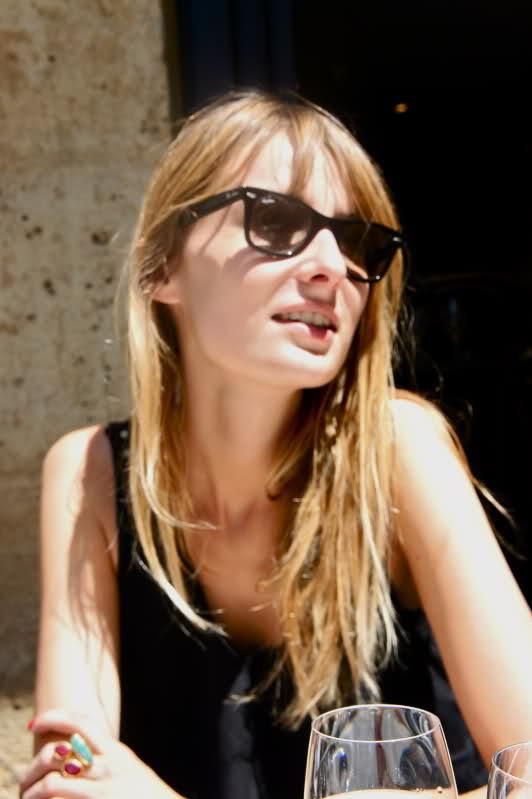 Lunch with my sister... Image and video hosting by TinyPic