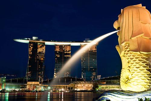 Marina-Bay-Sands-Singapour-vue-fontaine-hoosta-magazine-custom-carre Marina-Bay-Sands-Singapour-vue-fontaine-hoosta-magazine-custom-carre