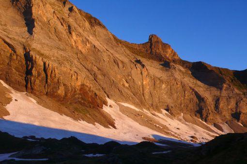 gerbats-la-gela-pyrenees Pic de Gerbats et muraille de Barroude au couchant - Photo Daniel Guilly