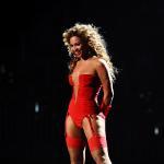 Beyoncé reprend Queen, Prince et les Kings Of Leon lors de son concert à Nice