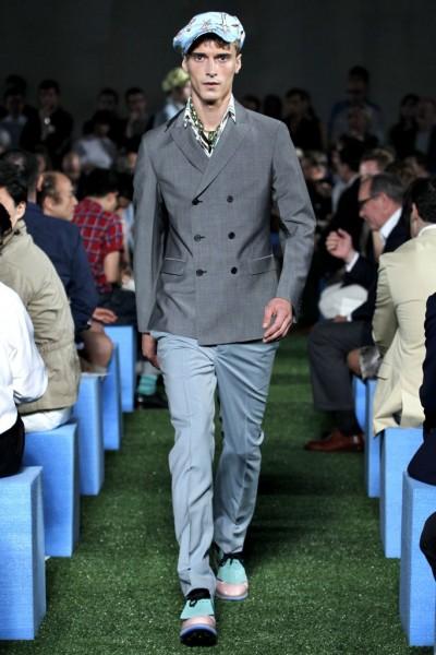 Veste croisée Prada Veste croisée Prada 400x600 10 tendances à retenir des défilés de Milan Eté 2012