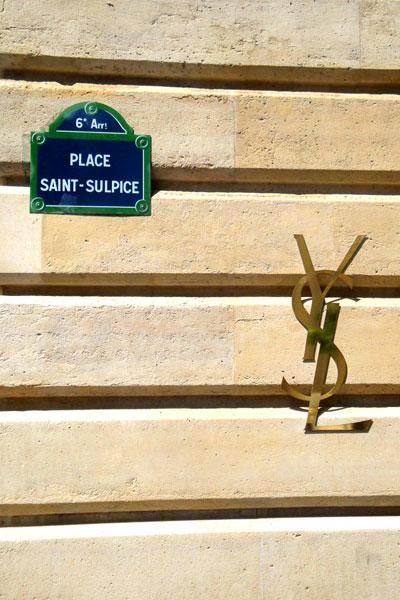 Balade-Mere-Fille-blog-hotel-exterieur-place-saint-suplice-ysl-paris-Jeu-De-Paume Virée entre filles à Paris : profitez des soldes !