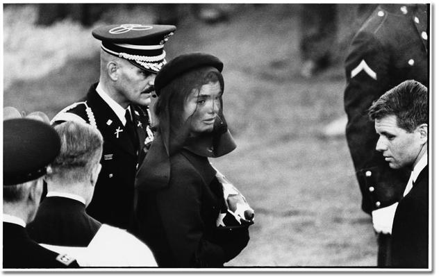 Exposition Elliott Erwitt ell2.jpg