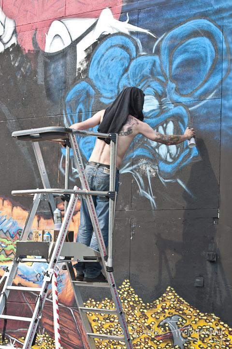 50 graffeurs réhabilitent le hangar 181 à Rouen 50 graffeurs réhabilitent le hangar 181 à Rouen