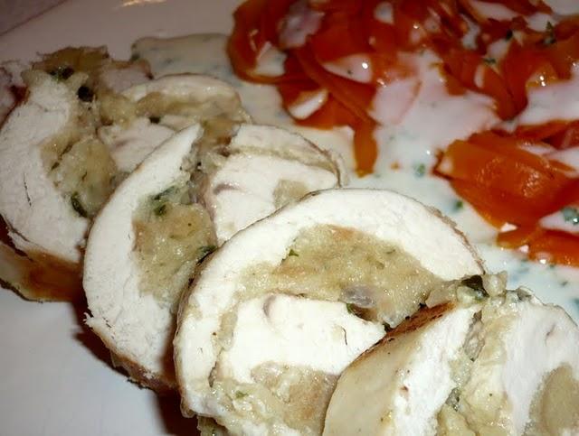 Ballotines de poulet farcies à la mie de pain et à l'échalote Ballotines de poulet farcies à la mie de pain et à l'échalote