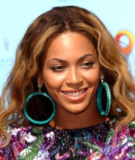 beyonce-mise-sur-de-tres-grosses-boucles-d-oreilles-pour-me.jpg