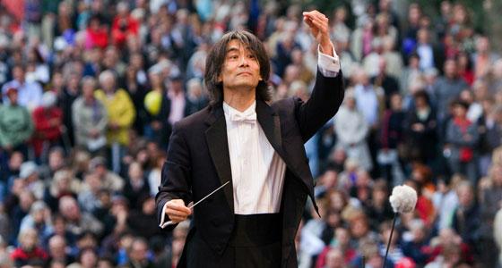 Kent Nagano beim 'Oper für alle'-Konzert 2008 auf dem Marstallplatz Kent Nagano beim 'Oper für alle'-Konzert 2008 auf dem Marstallplatz
