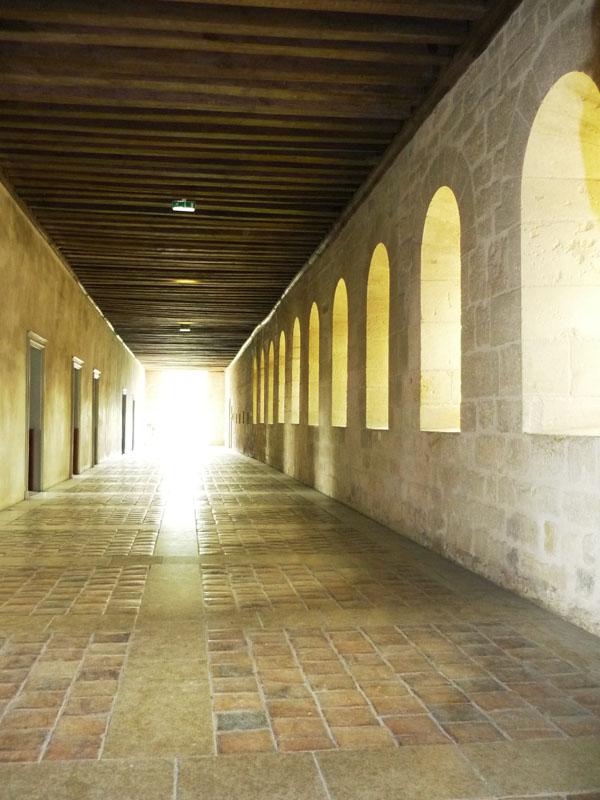 Couloir d'accès aux chambres des moines Abbaye de Noirlac - Photo Mlle Cécile Visite de l’Abbaye de Noirlac