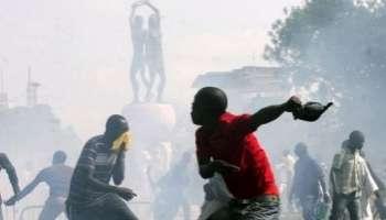 Heurts entre policiers anti-émeutes et manifestants près du Parlement à Dakar, le 23 juin 2011.