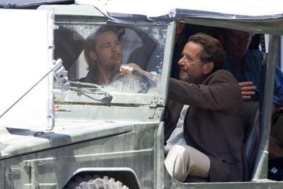 Brad_Pitt_in_a_jeep_UeaqYaJgix-l.jpg, juin 2011 Brad_Pitt_in_a_jeep_UeaqYaJgix-l.jpg