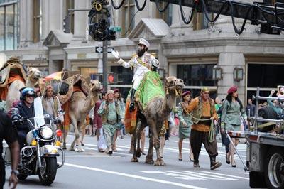 Funny_man_Sacha_Baron_Cohen_seen_riding_camel_oLeqNaMskb-l.jpg, juin 2011 Funny_man_Sacha_Baron_Cohen_seen_riding_camel_oLeqNaMskb-l.jpg