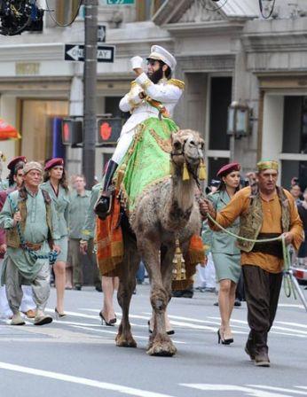Funny_man_Sacha_Baron_Cohen_seen_riding_camel_UQZzLPBnYoZl.jpg, juin 2011 Funny_man_Sacha_Baron_Cohen_seen_riding_camel_UQZzLPBnYoZl.jpg