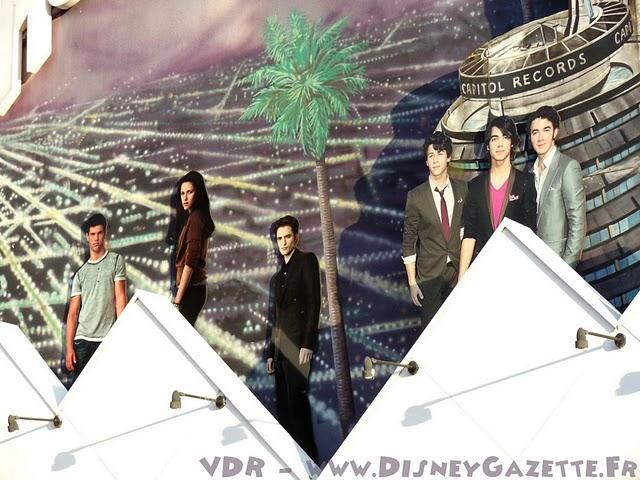Rob, Kristen and Taylor take up Residence next to the Jonas Brothers at Planet Hollywood