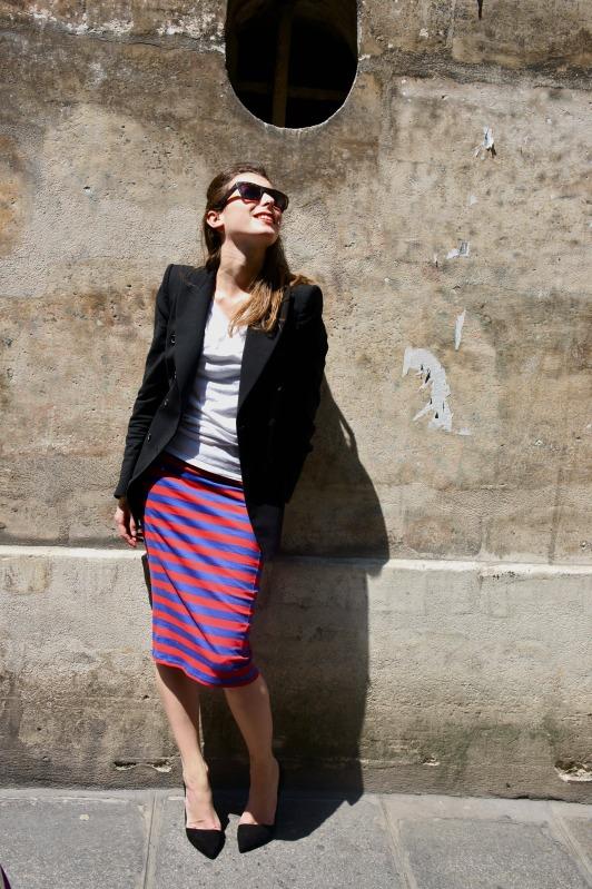 Love her style ! Image and video hosting by TinyPic
