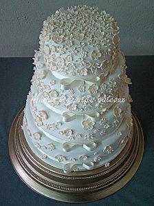 Wedding cake cascade de fleurs