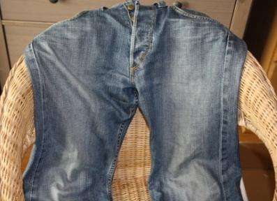 Vieux jean à recycler Un vieux jean recyclé & customisé