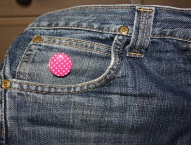 Badge à pois - customisé par Lalou Un vieux jean recyclé & customisé