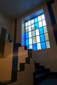 L'escalier et son vitrail Les décors renversant de l’Aubette
