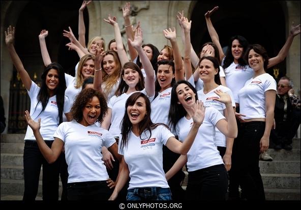 Pêle-Mêle. Anamorphose, manifestation, Opération Street Marketing. opera-pub-004