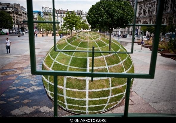 Pêle-Mêle. Anamorphose, manifestation, Opération Street Marketing. anamorphose