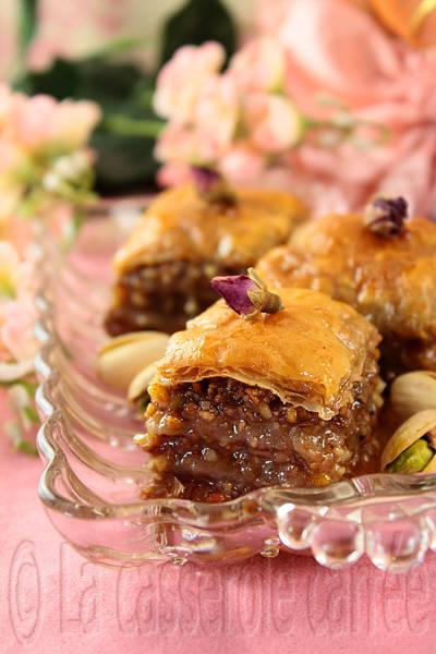 Trente-deuxième participation aux défis Daring Bakers - Baklavas à la rose (pâte phyllo maison)