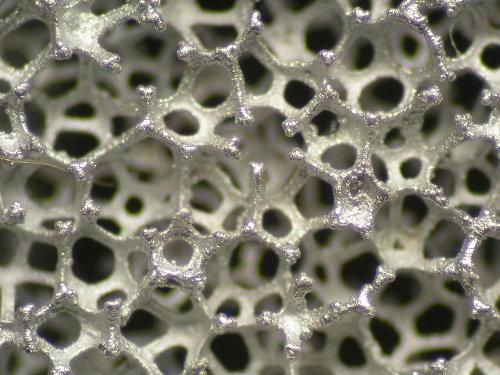 Aluminium_poreux Aluminium poreux Laluminium poreux permettrait de multiplier par 3 lautonomie des batteries