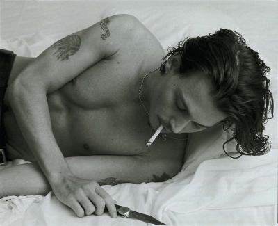 johnny-depp-torse nu 2 La filmographie de Johnny Depp en une illustration avec un jeu inside
