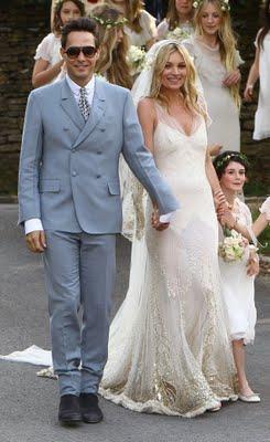 La robe de mariée de Kate Moss était sublime & signée ... John Galliano !