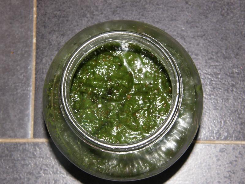 Une pâte toute verte facile et rapide à faire!! http://i29.servimg.com/u/f29/14/09/18/42/p5130017.jpg