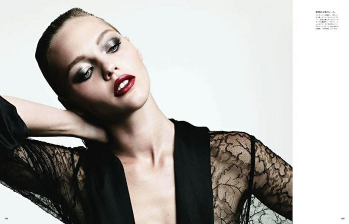 Sasha Pivovarova par Hedi Slimane pour Vogue Japon aout 2011 6