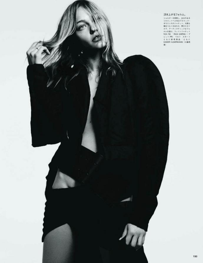 Sasha Pivovarova par Hedi Slimane pour Vogue Japon aout 2011 3