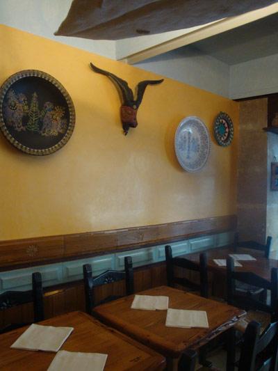 Sardegnaa-restaurant-paris-interieur-2-Tavola-Grand-Hotel-Dore Le partage gastronomique des îles méditerranéennes