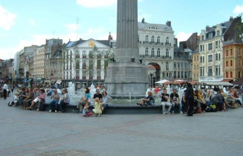 La rénovation de la Grand Place. La rénovation de la Grand Place.