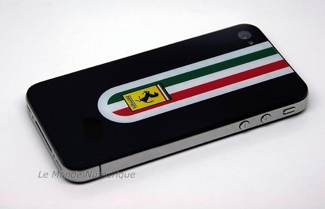 Nouvelles coques arrière typée Sport Automobile pour iPhone 4 dans la Boutique du Monde Numérique