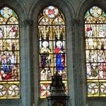 Chimay (collégiale Saints Pierre et Paul) : vitraux P1070653.JPG
