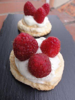 Pavlovas aux framboises : léger et gourmand ! Pavlovas aux framboises : léger et gourmand !