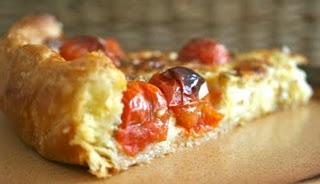 TARTE AUX TOMATES CERISES ET A LA MOZARELLA TARTE AUX TOMATES CERISES ET A LA MOZARELLA