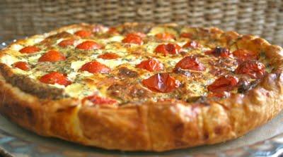 TARTE AUX TOMATES CERISES ET A LA MOZARELLA TARTE AUX TOMATES CERISES ET A LA MOZARELLA