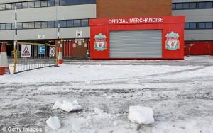 anfield sous la neige La rénovation d’Anfield a du plomb dans l’aile