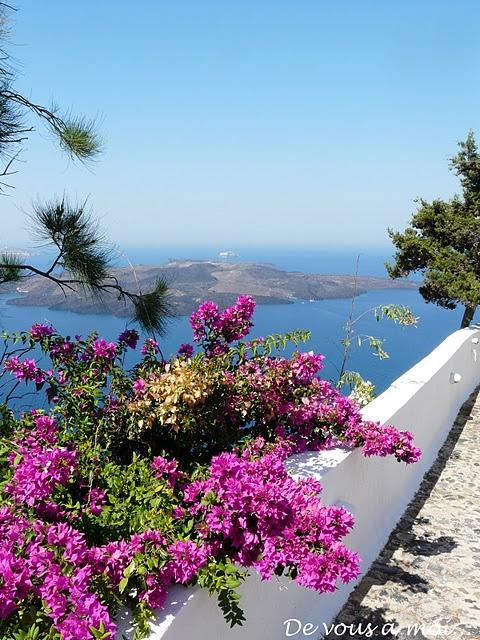 Tiropitas: Feuilletés Grecs au Fromage ...et Petit Tour à Santorin Tiropitas: Feuilletés Grecs au Fromage ...et Petit Tour à Santorin