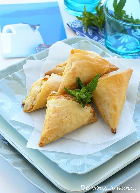 Tiropitas: Feuilletés Grecs au Fromage ...et Petit Tour à Santorin Tiropitas: Feuilletés Grecs au Fromage ...et Petit Tour à Santorin