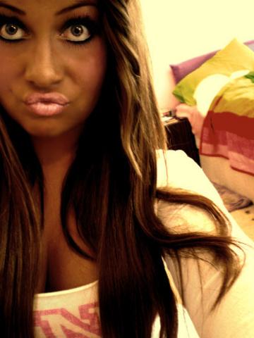 Encore un tour sur AntiDuckFace http://26.media.tumblr.com/tumblr_lmrmm8sREX1qzbaqlo1_400.jpg