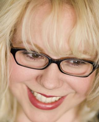 La pétillante Kirsten Vangness http://img4.hostingpics.net/pics/248339kristenvangsness5.jpg