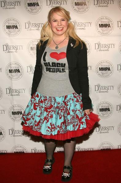 La pétillante Kirsten Vangness http://www4.pictures.gi.zimbio.com/Kirsten+Vangsness+14th+Annual+Diversity+Awards+XzXUh2z0mecl.jpg