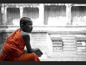 Le royaume Khmer, le sourire retrouvé... jeune-bonze-pensif 620x465